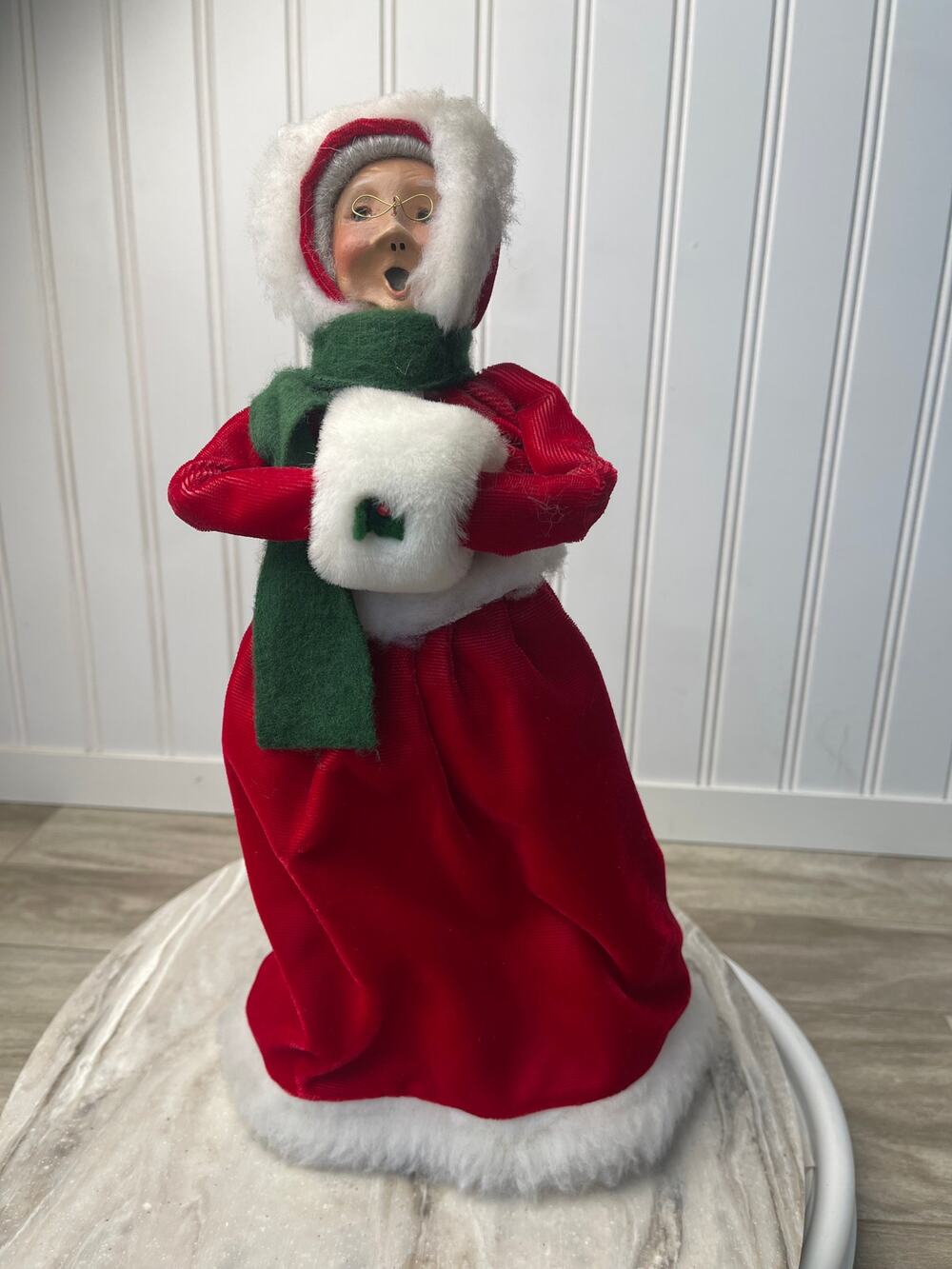 Byers Choice Caroler Woman Red Velvet Dress Green Scarf Muff 1992 Vintage